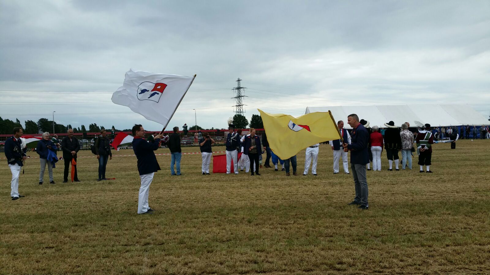 Wensdag Mark bij Landjuweel vendelen