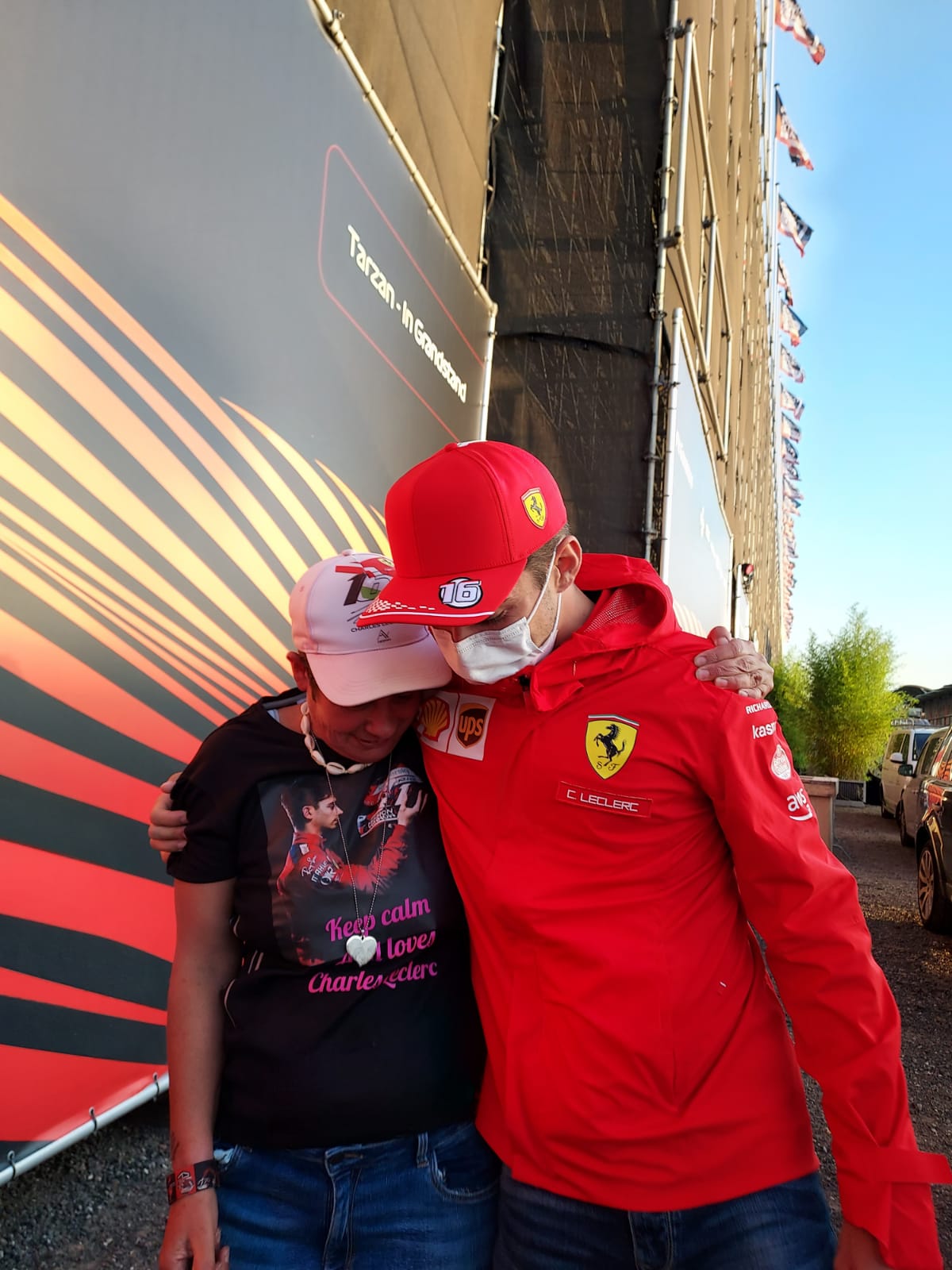 Nathalie’s wens gaat in vervulling met Formule 1 coureur Charles Leclerc